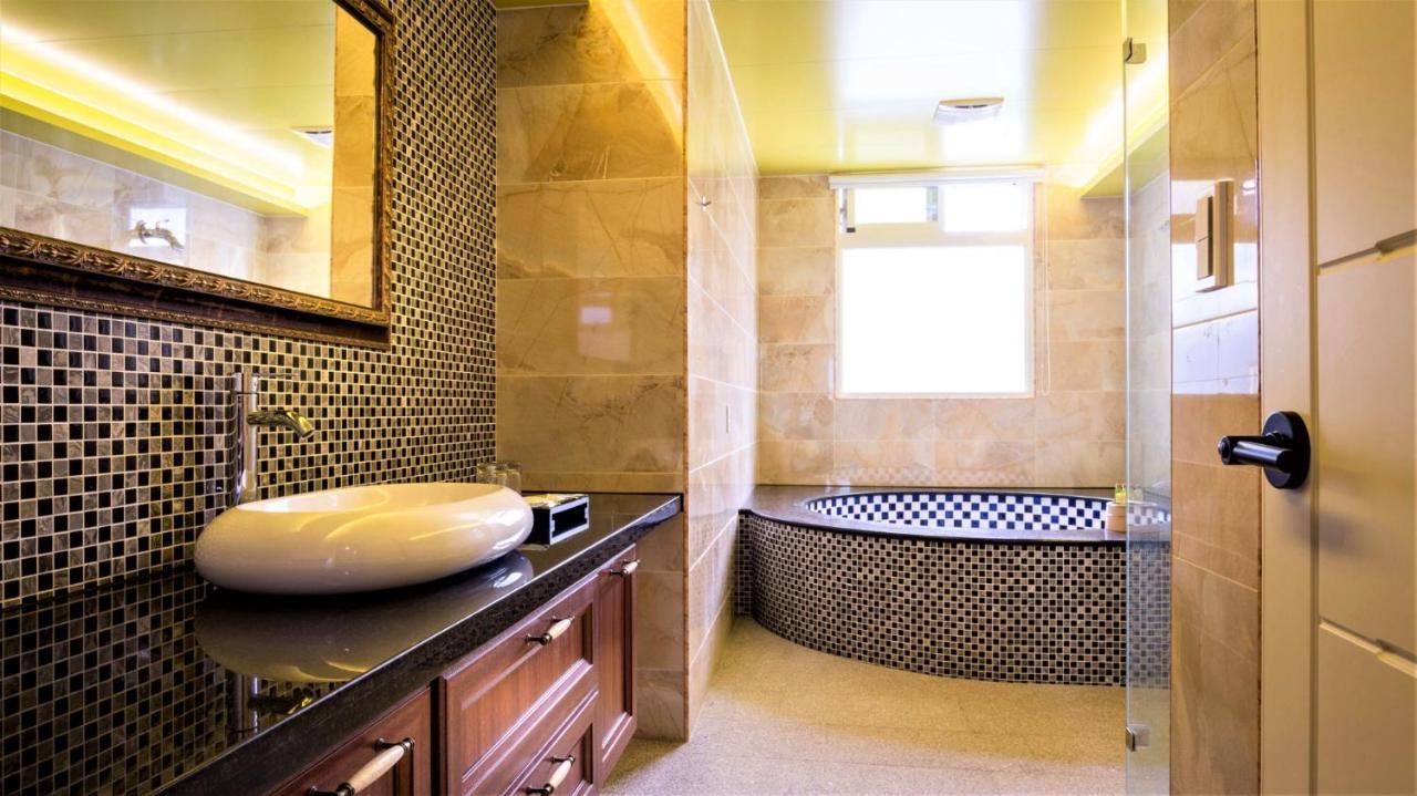 The White Paris Hotel Джиаоси Екстериор снимка