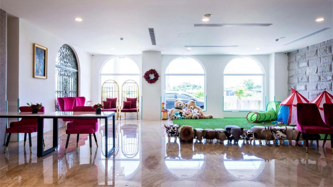The White Paris Hotel Джиаоси Екстериор снимка